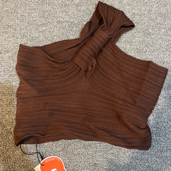 2 TOP DEAL: Cider Green Halter Neck Top and Brown One Strap Ribbed Top - Picture 2 of 5